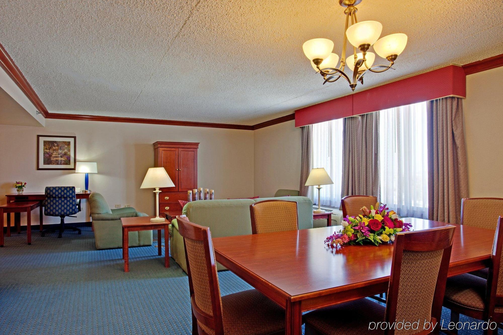 Holiday Inn La Mirada Buena Park By Ihg Room photo