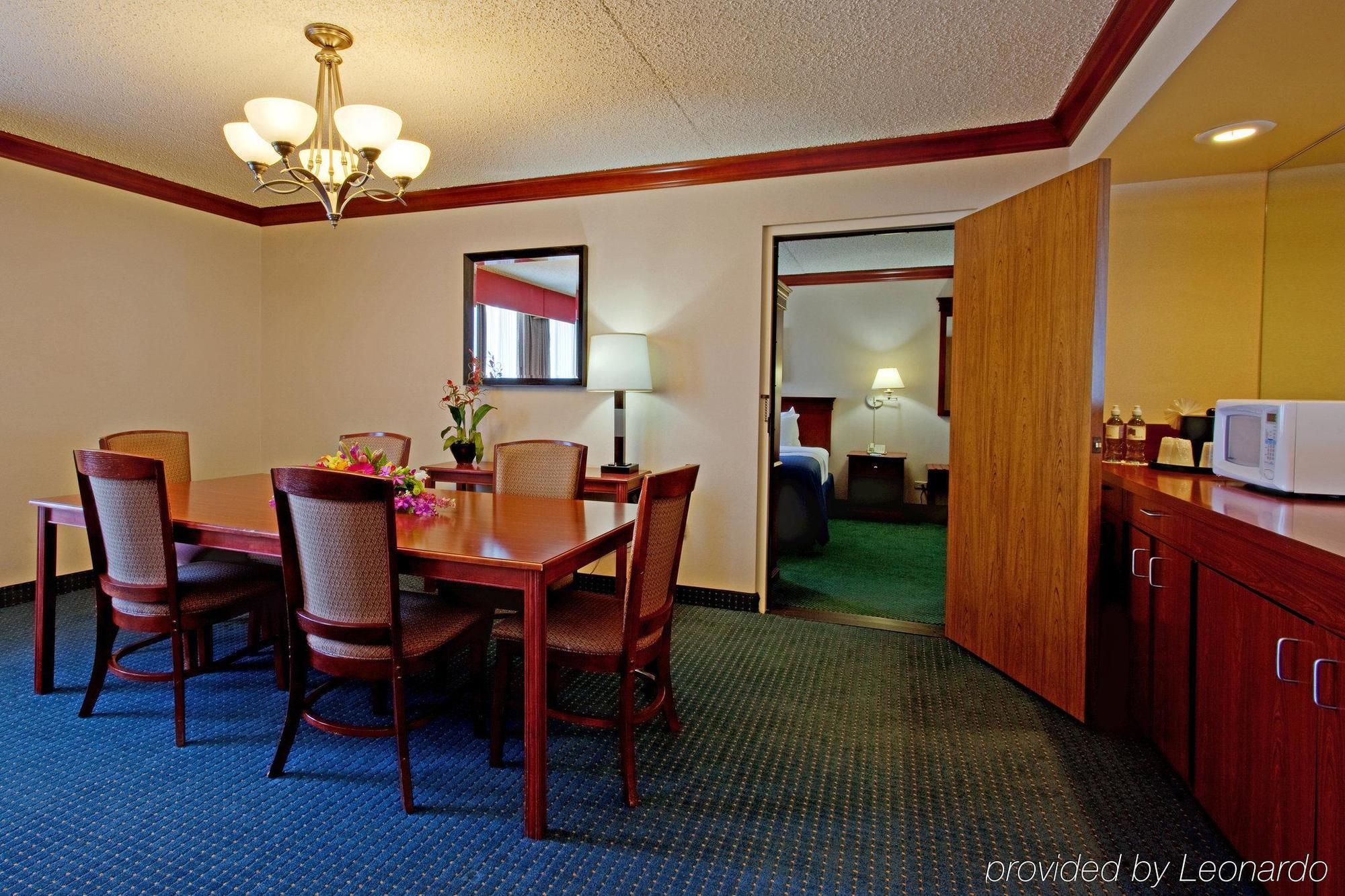 Holiday Inn La Mirada Buena Park By Ihg Room photo